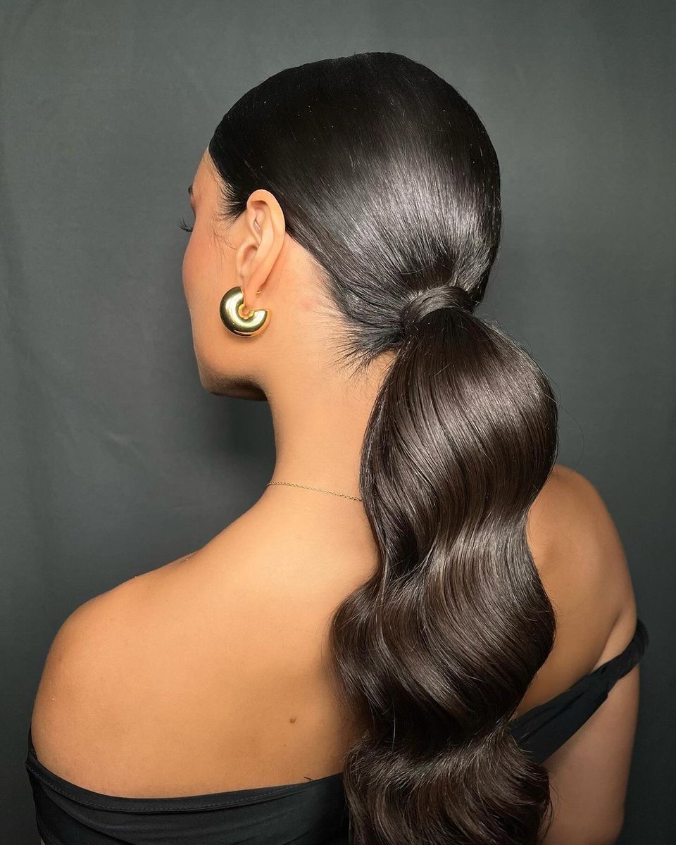 zenluxuryhair's tweet image. Made you look 

@michaelgrayhair Creating some hair magic with the gorgeous @kenyabrown_ ✨ 

#clipinextensions #zenhair #christmas #hairinspo #hairmagic