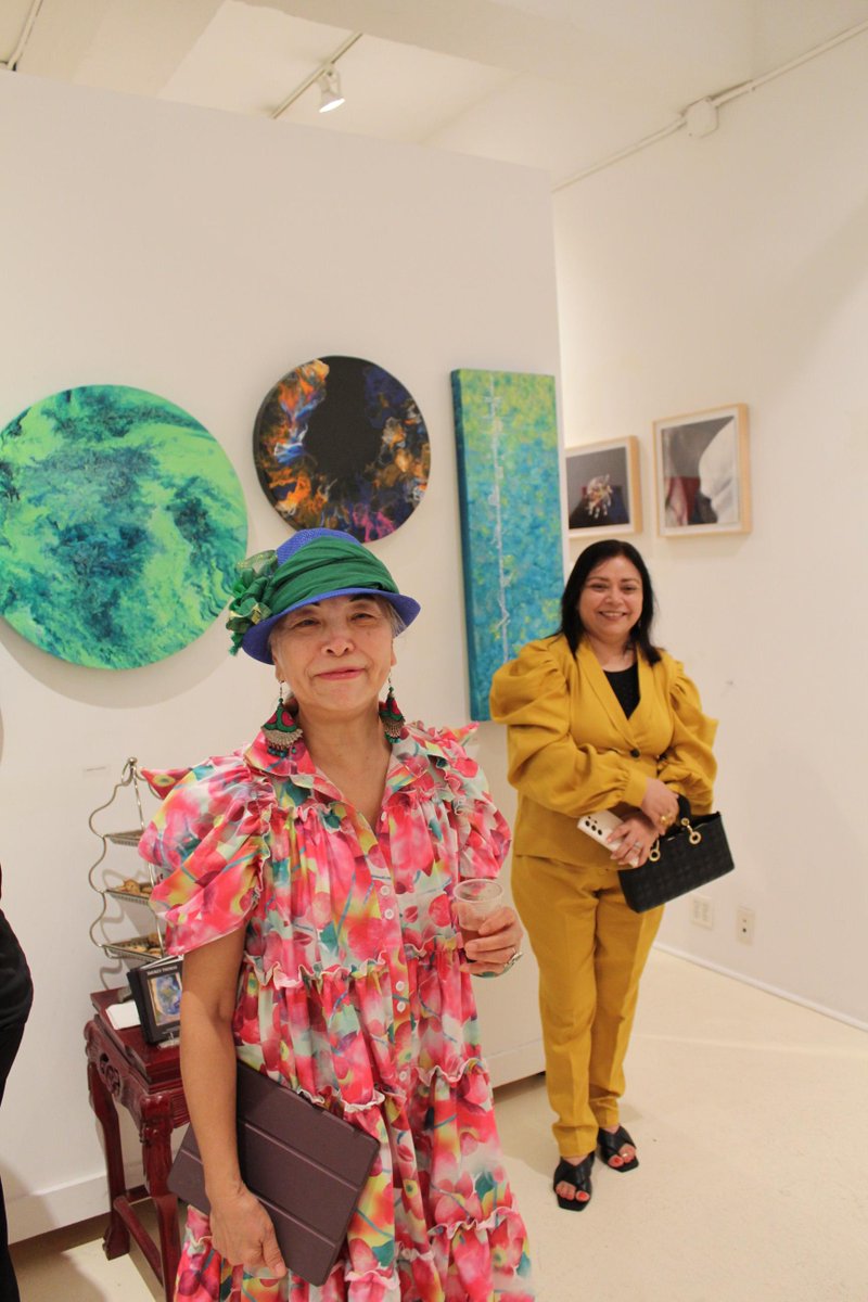AmsterdamWhitny's tweet photo. Drawing inspiration from the depths of human emotions, Deepa Kulkarni's abstract art is a testament to her unique ability to translate complex feelings into visual masterpieces.
#abstractpainting #Chelseagallery #Artisticexpression #contemporaryart #highlineart #museumart https://t.co/I8Xqe5Fwgj