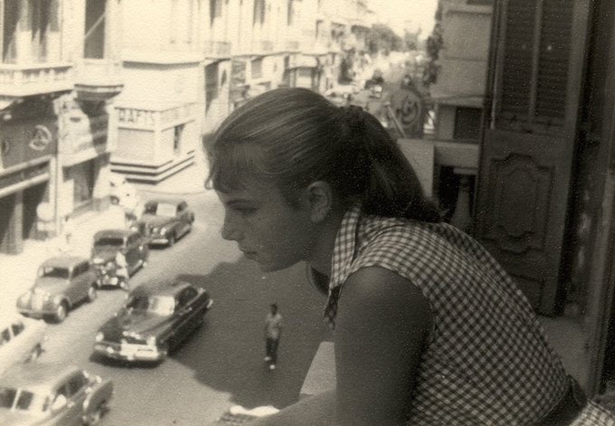 DurrellSociety's tweet photo. Melancholy, I went out onto the balcony —
I went out so I might clear my head by seeing at least
a little of this city that I love,
a little movement in the street and in the shops.

— Cavafy

Anna Bajocchi, out on the balcony (Alexandria, 1952) https://t.co/nsllIq4MLv