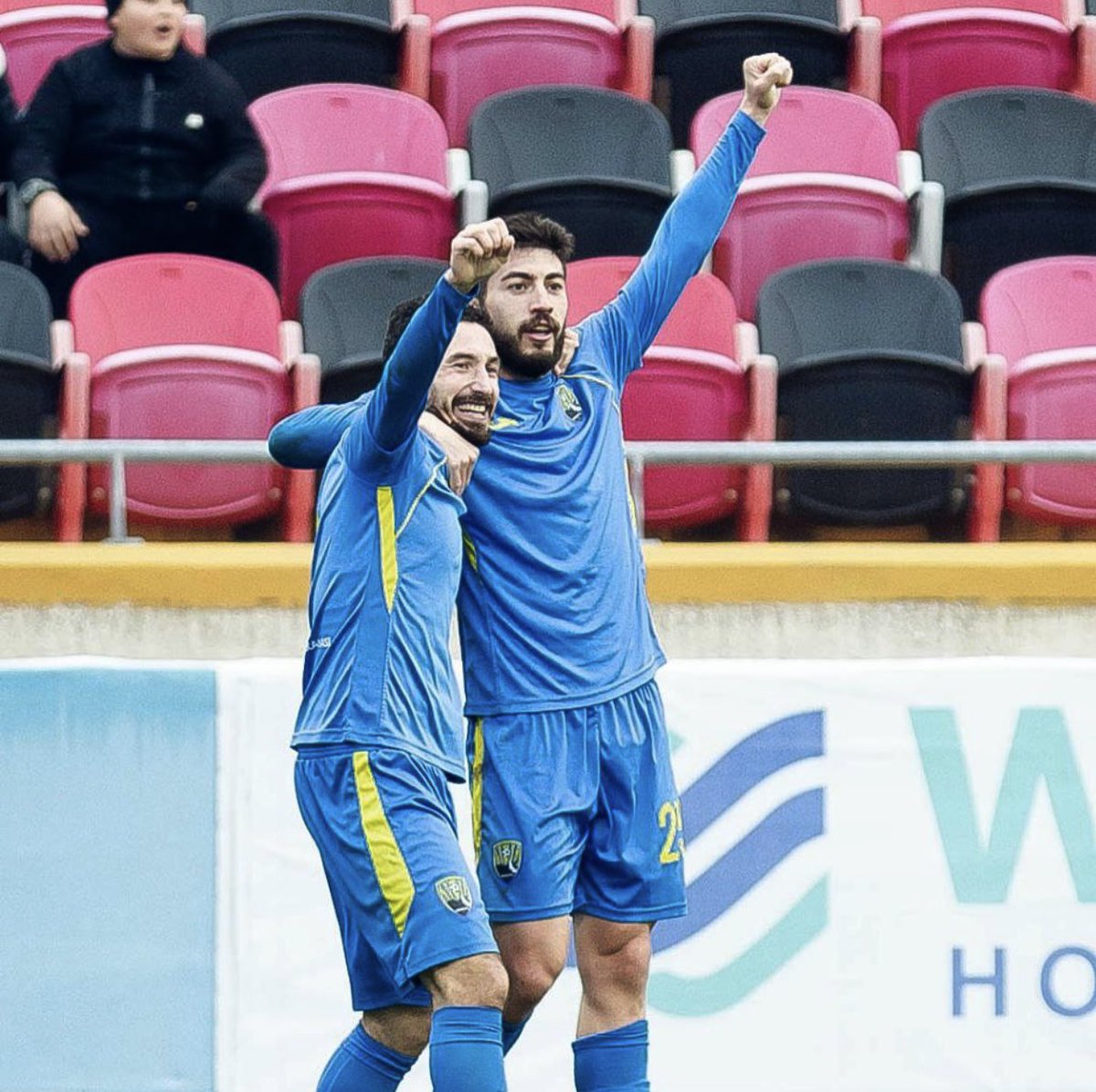 officialPAPU's tweet photo. Great team performance today, we will fight till the end! Keep faith and looking forward! ⚽️☝🏻💙💛 https://t.co/UtN7clxm7Y