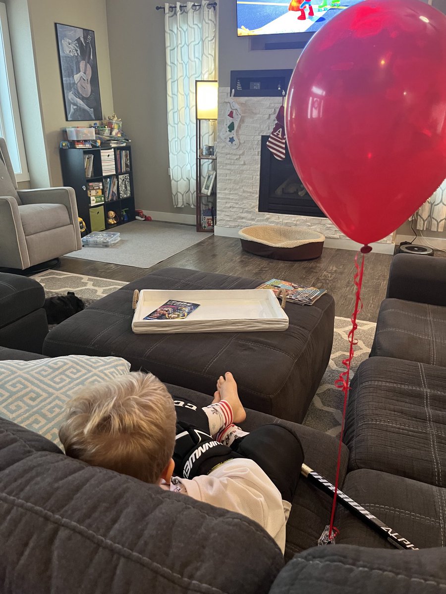 A week later…🎈 no signs of deflating ANNND he brings it with him everywhere he goes. 

The terror is real, friends 🤡

#it #theyallfloat #saturdaymorning