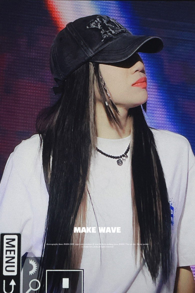 231209 모자,,타투,,긴생머리,,흰티,,하,,
#바다 #BADA #BADALEE #BEBE