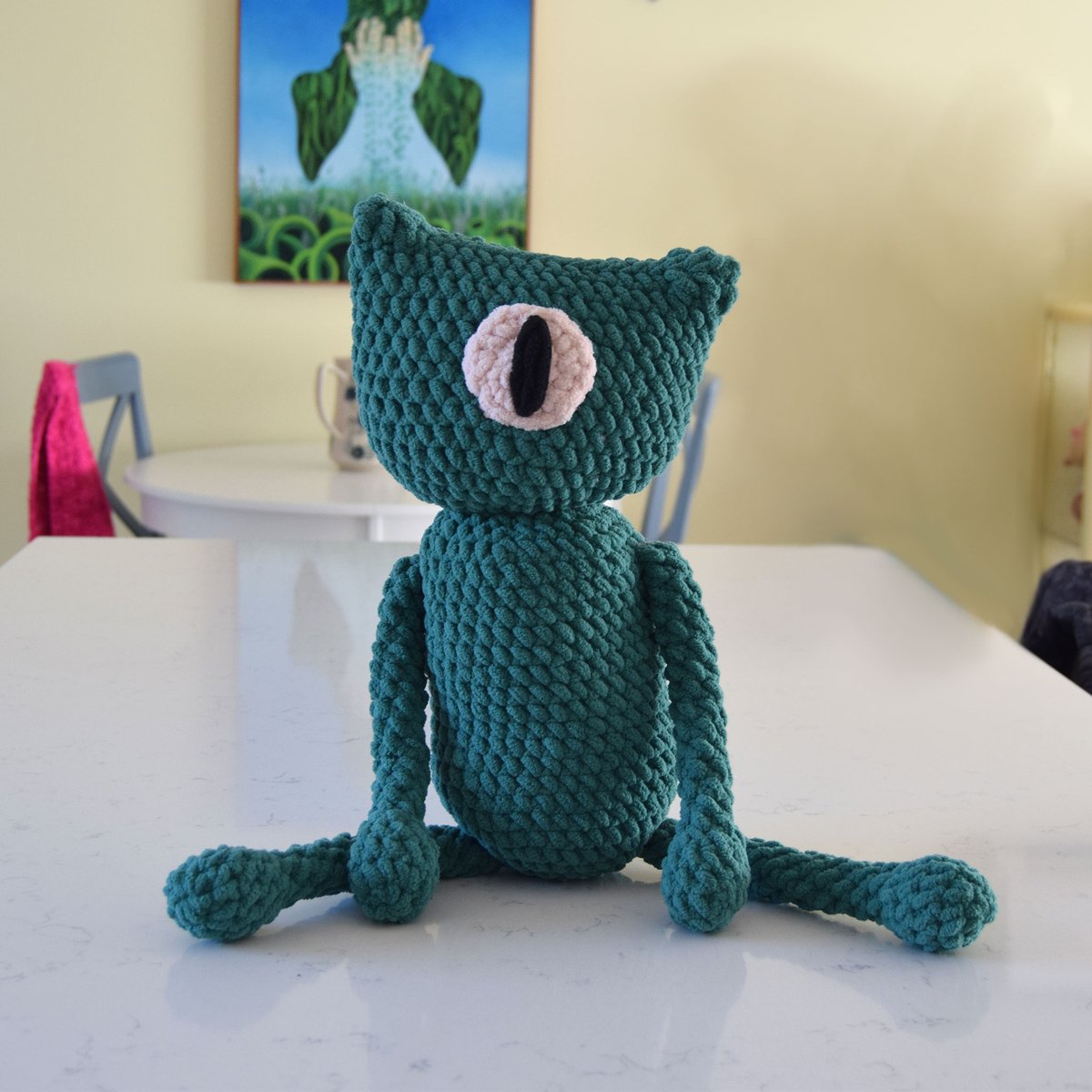 Cuddle Cat! yes he's a cyclops... it seemed the right choice? 😊🖤 Grab the pattern (and coloring page) here : madebyjody666.com/products/cuddl…
#crochet #cat #cuddle #cyclops #bernatyarn #plushie #softie #handmade #gifts