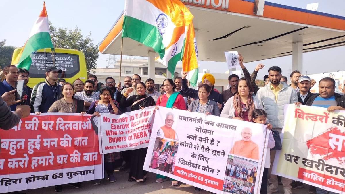 gsinglajourno's tweet photo. #Gurgaon @Mahira68_Buyers ने कंपनी मालिक तथा #MLA धर्म सिंह छोकर के समालखा निवास पर दिया धरना। पिछले डेढ़ साल से निर्माण कार्य ठप्प हैं। 2022 में मिलने थे फ्लैट, अभी तक हुआ 60% निर्माण। @mlkhattar @cmohry @INCIndia @BSHooda @Mahira68A @Mahira68Buyers @PMOIndia @dtcphry #HRERA https://t.co/8o7sj7n3Nx