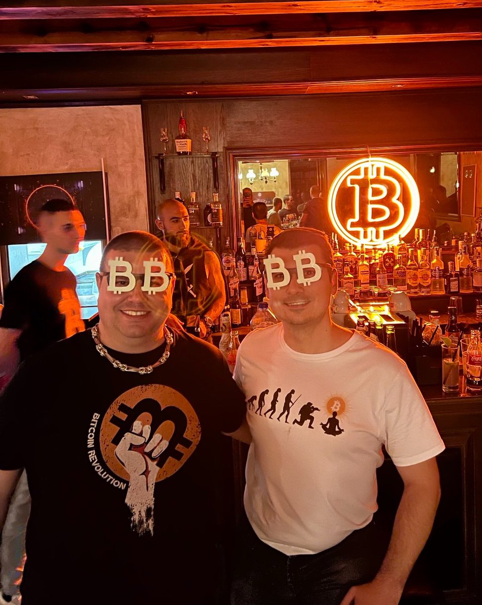 Going hard at a #Bitcoin bar in Bulgaria 🇧🇬 

Winning 👏