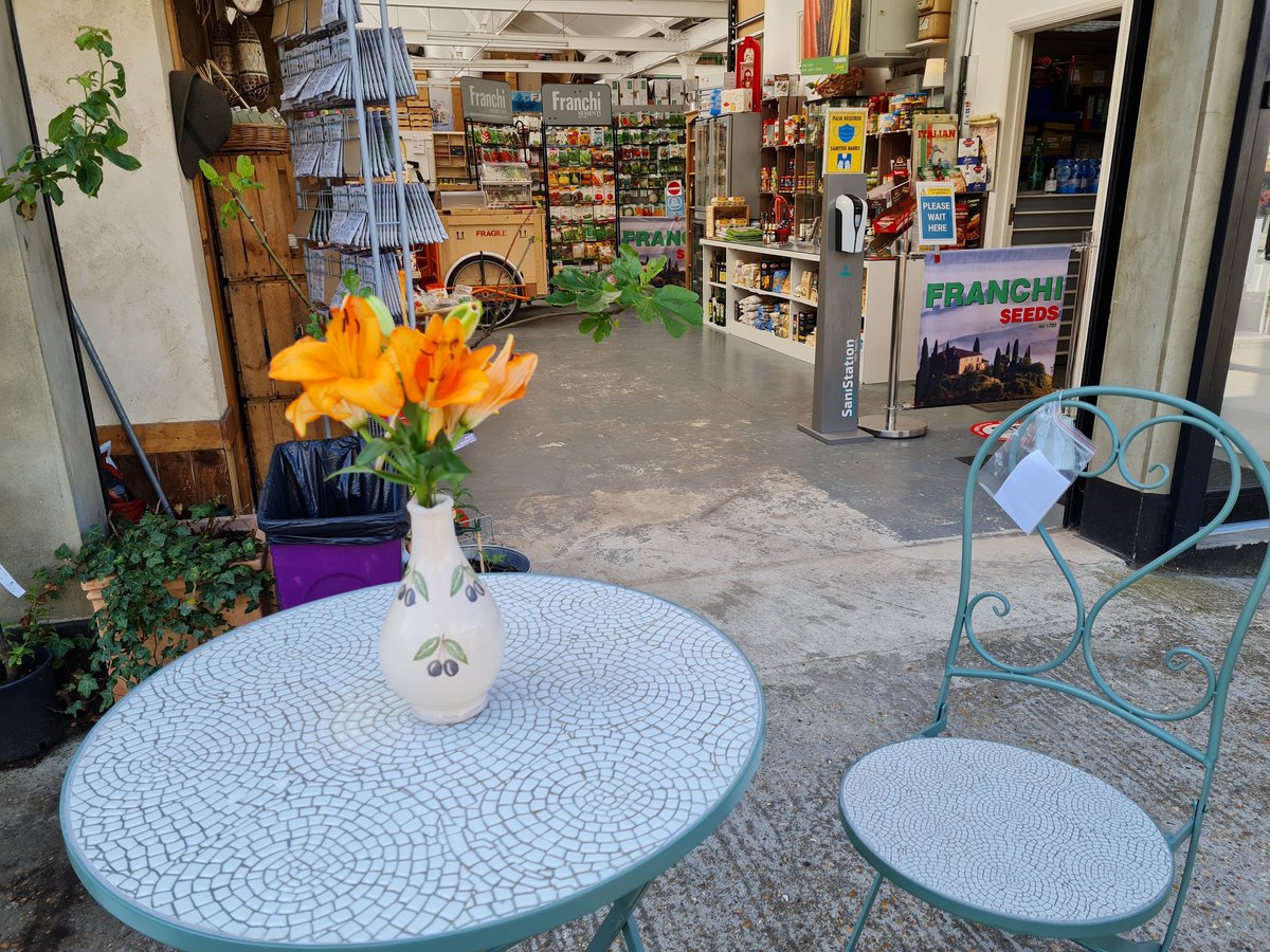 FranchiSeedsUK's tweet photo. A VERY busy day at Seeds of Italy store today! We are open during Dec Mon to Sat 0930 to 1700, Xmas eve till 1700, then 28th - 30th Dec 0930 to 1700 and NYE till 1300 only.  

Xmas week panettone and mulled wine for all! Seeds of Italy, D2 Phoenix ind Est, Rosslyn Cres, HA1 2SP https://t.co/UaC2jvbJty