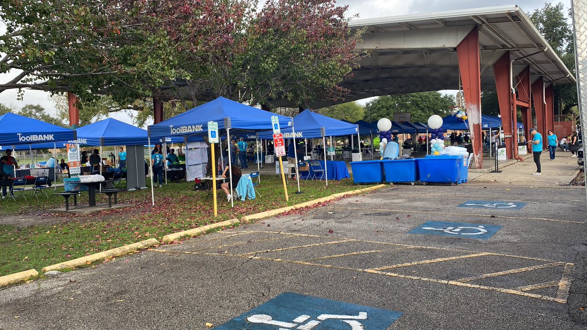 Out here at 1302 Keene St today for the Posada with the Port of Houston. Bunch of vendors and information here today. Bring the kids they’re giving out free books and hayrides etc.