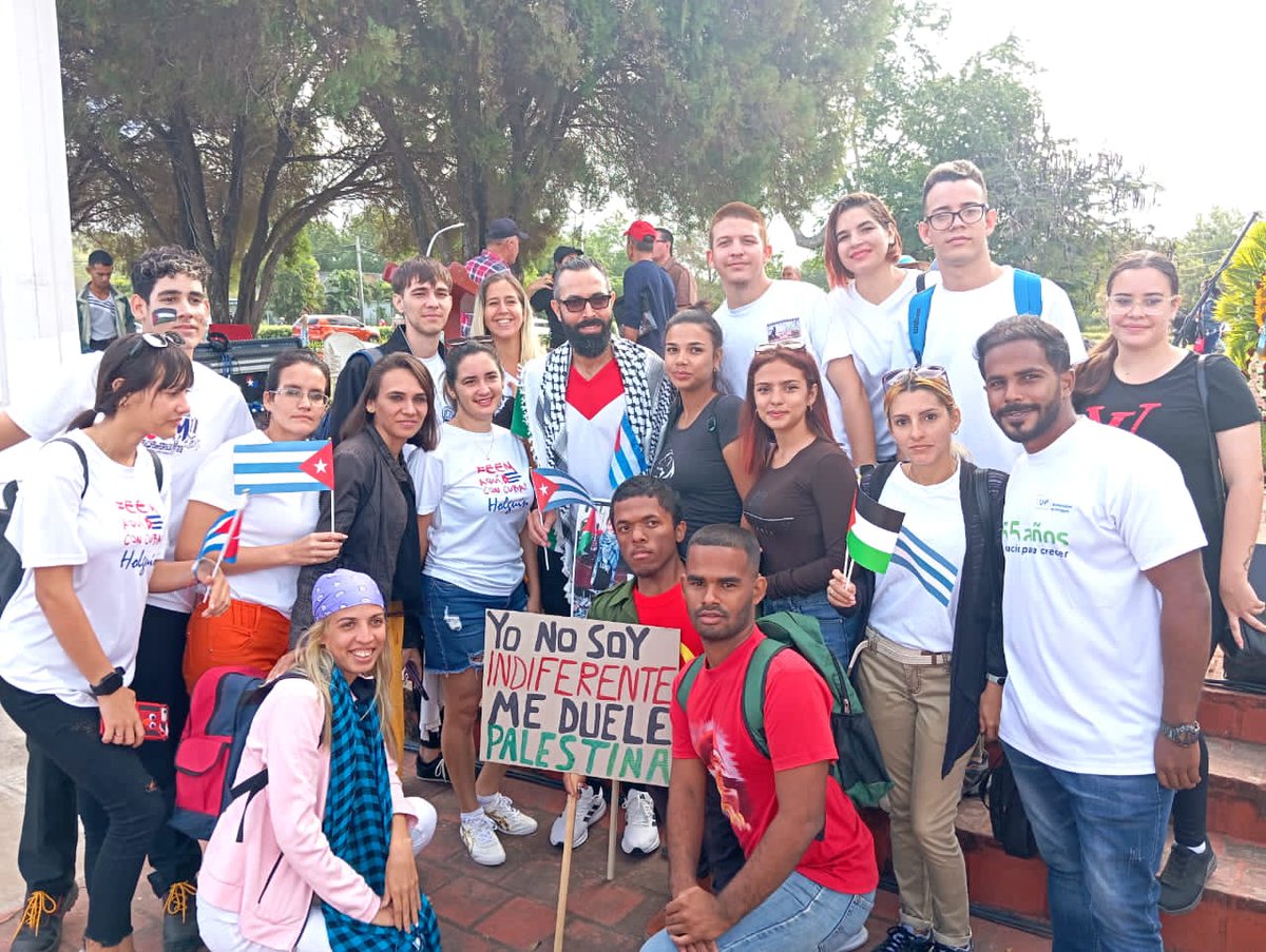 Esta mañana🌤️ tiene lugar la caminata por la libertad de Palestina🇦🇪 donde  estudiantes y profesores de nuestra FCM de Holguín  junto a el pueblo Holguinero🇨🇺 claman🗣️ el cese de tanta adversidad y destrucción en ese hermano🤝 pueblo.
#freePalestine
#SolidaridadConPalestina