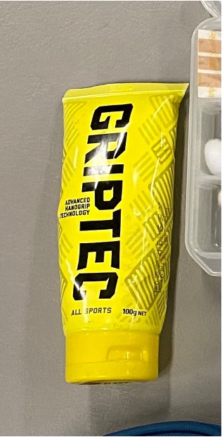 yoshi_umpire_11's tweet photo. 今回紹介するのはこちらの #GRIPTEC
選手は試合中、汗や雨などで手が濡れたりします。
こちらはクリーム状で手につけてボールが滑らないようにする滑り止めです!
#スポーツトレーナー
#ラグビー https://t.co/Hi0cEPQq6a