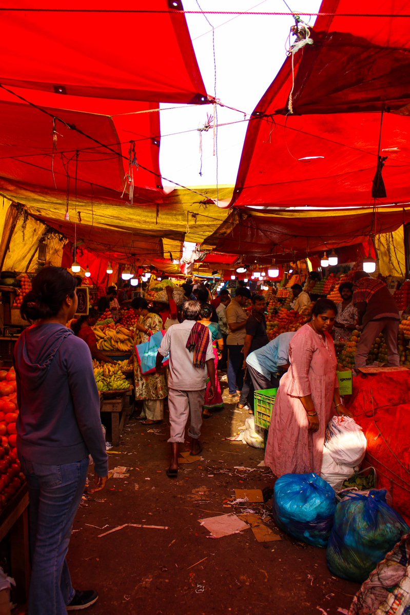 As a part of the Blr habba, I went on a photo walk to KR market with @RustikTravel! Such a fun experience:)