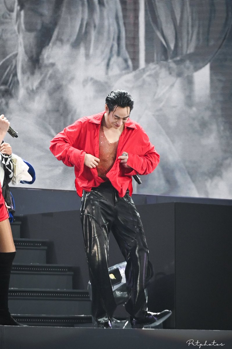 prtphotos_bkk's tweet photo. Wet look 

@peckpalit 
#ChristinaQconcertxPeckPalit #ChristinaQconcert 
#เป๊กผลิตโชค
#PeckPaLitChoke
#prtphotos https://t.co/vjnkYZIgLf