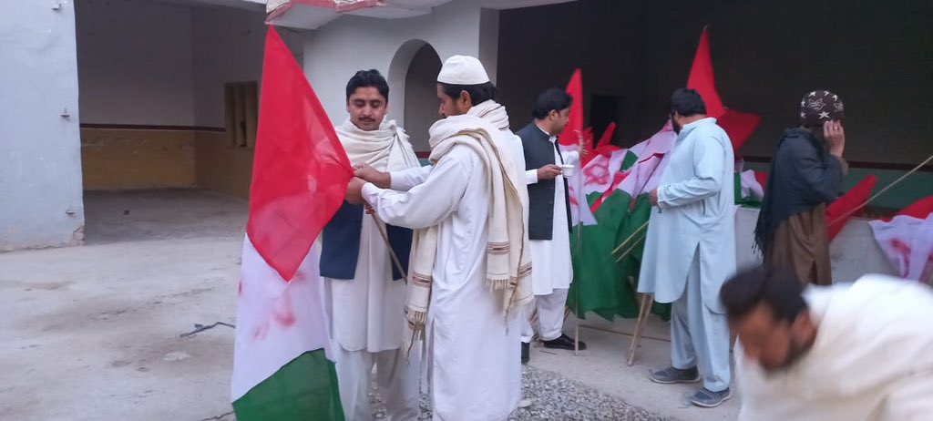PkmapKhyber's tweet photo. د بنو د ملګرو د خان شهېد 50 م تلېن دپاره تېارې
#AchakzaiWithChamanSitIn https://t.co/bM840Fuw2V