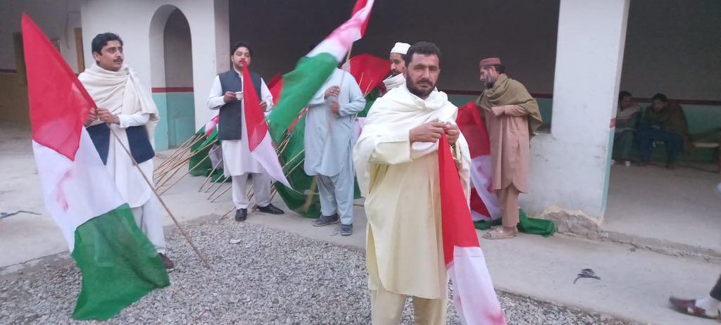 PkmapKhyber's tweet photo. د بنو د ملګرو د خان شهېد 50 م تلېن دپاره تېارې
#AchakzaiWithChamanSitIn https://t.co/bM840Fuw2V