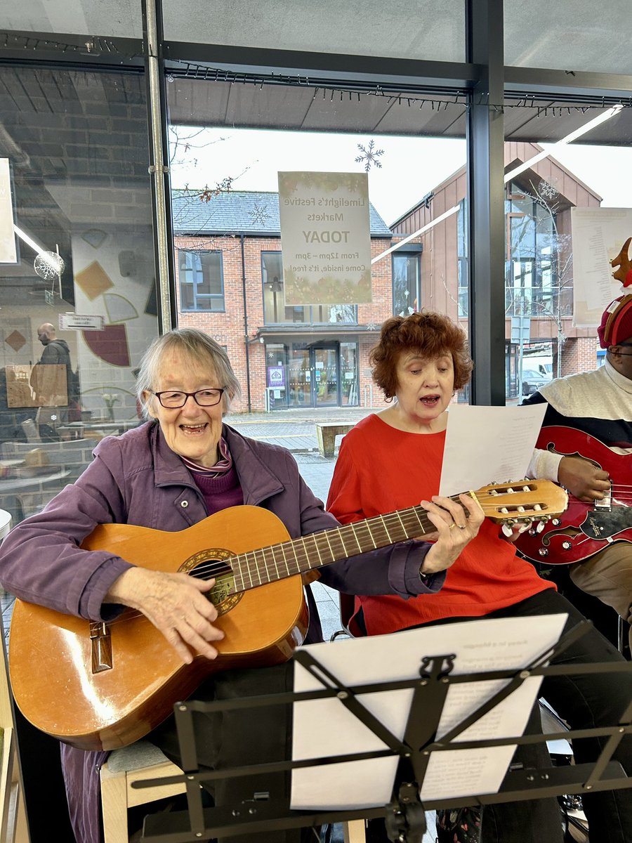 In the Christmas spirit 🌟 singing carols in Old Trafford with members of String of Hearts <a href="/hunte87/">Busha Productions</a> @AminaFlute <a href="/LucyGeddes1/">Lucy Geddes</a>