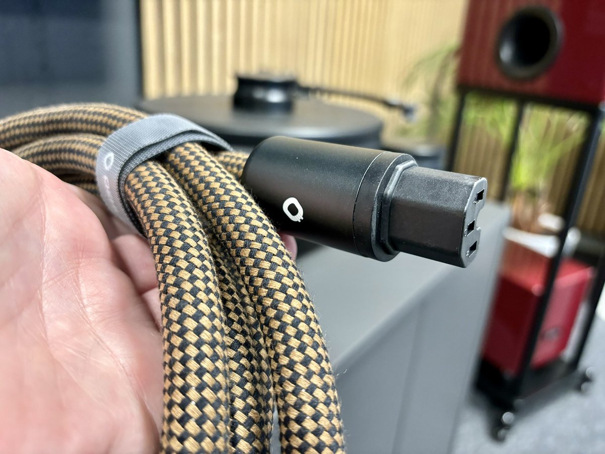 Better power equals better sound! One part is a better powercord. Really? We will check it with Oehlbachs Powercord+. Review to follow …
lite-magazin.de #litemagazin