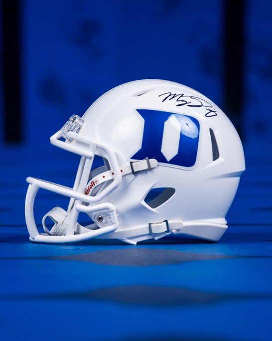DukeATHLETICS's tweet image. 𝗚𝗶𝘃𝗲𝗮𝘄𝗮𝘆 𝗔𝗹𝗲𝗿𝘁! 🚨

Get a chance to win a Duke mini helmet autographed by our new head coach, Manny Diaz!

To win:
1️⃣ Retweet this post 
2️⃣ Follow @DukeFOOTBALL &amp;amp; @Coach_MannyDiaz 

#GoDuke
