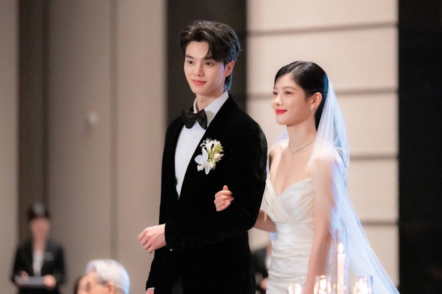 asiandramaking's tweet photo. 🎉 #MyDemon Climbs Netflix Chart! 🌐🔥 Ranking 2nd on Netflix Top 10, the SBS rom-com gains global acclaim! 🌍💫 Meanwhile, #ParkMarriageContract scores highest ratings domestically! 📈📺 #kdrama #NetflixHit #GlobalPopularity #ParkShinHye #KoreanDrama https://t.co/zUFdetMbcn