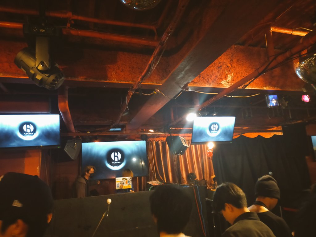 ajhfmtp's tweet photo. 2023/12/09 渋谷R-lounge
Dis4U NEW FACE+α
shamisさんとたんぼさんのバトルすごく好きでした!栃木MCに栃木ビート(舟平/SAMさんの)熱かった🔥やっぱりMAKAさんのフローは最高🥰お写真もありがとうございました!
#Dis4U https://t.co/wa1X2MGQVo