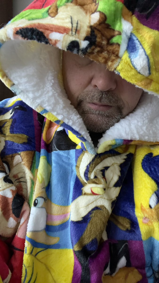 SendCakeFilms's tweet photo. So the annual carnage, that was to be a visit to the blue place, had to be put on hold. Both the 10yo & I are not well.
I have manflue. So Clearly Iβm dying. Retreating into my @The_Oodie eating biscuits & about to watch a Christmas film. & Sheβs on her iPad.
Please #SendCake https://t.co/nUgsgwZ9vS