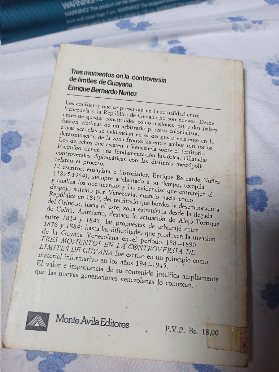 Es #Normal sin #ServicioElectrico en #SanAntonio de los Altos. En medio de esta tragedia, aprovecho de ir a mi biblioteca a leer y me encontré este libro de #Pregrado un tema vigente... Editado en 1980. Ya les mostraré una parte del discurso de #RomuloBetancourt en 1962.