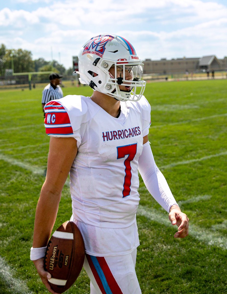 🔴Senior year⚪️
1st team All State
1st team All Conference 
1st team All Area
239/330 (72%) 3,156 yards, 40 TDs
95 rushes, 552 yards, 8 TDs (9 games)
@Rivals_Clint <a href="/AllenTrieu/">Allen Trieu</a> <a href="/EDGYTIM/">Timothy “EDGYTIM” OHalloran</a> <a href="/LemmingReport/">Tom Lemming</a> <a href="/BlairASanderson/">Blair Sanderson</a> <a href="/TerrilMike/">Michael Terril</a> <a href="/ethan_petrik/">Ethan Petrik</a> <a href="/Bryan_Ault/">Bryan Ault - Midwest Scout</a> <a href="/NateLatsch/">Nate Latsch</a> <a href="/ChadSimmons_/">ChadSimmons</a>