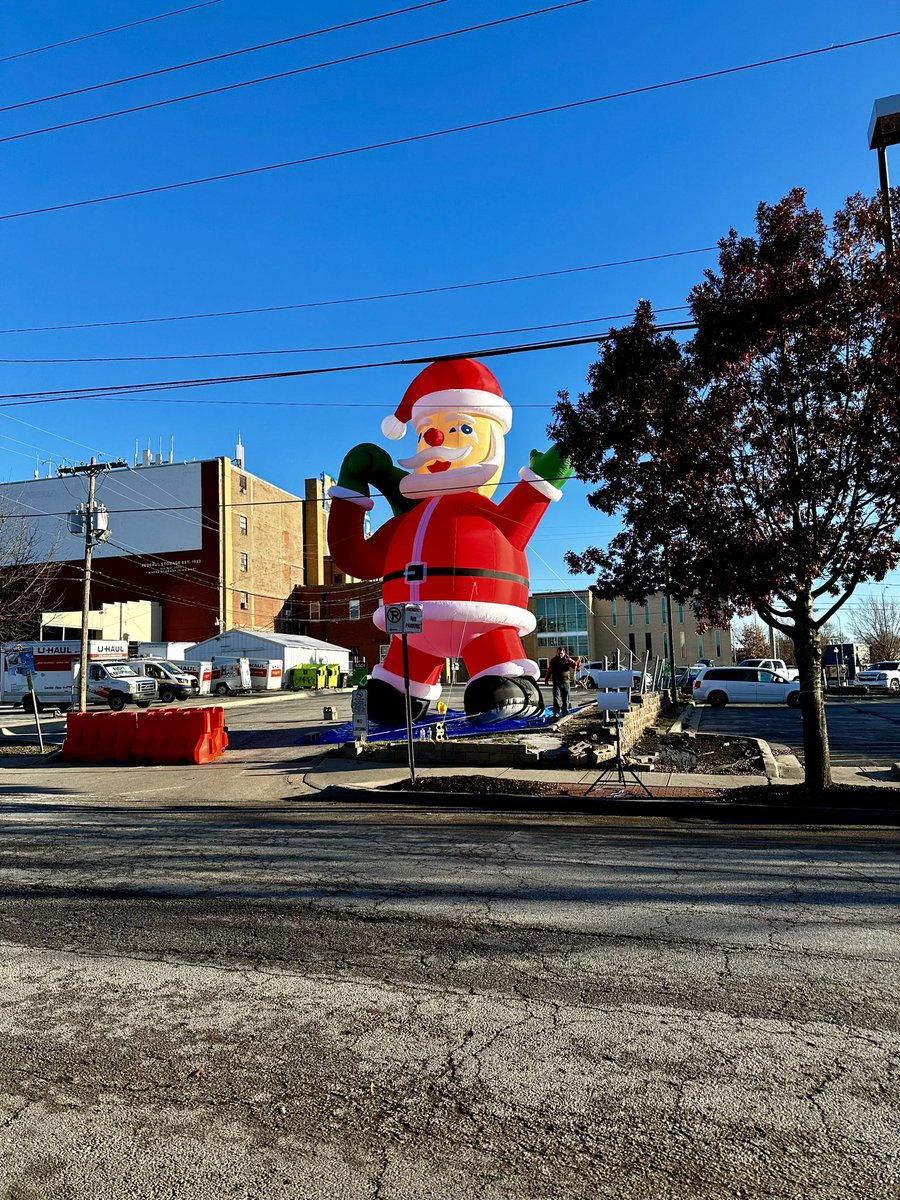 Good Morning from Westport! We are out here at the Santa Dash! Come see us to talk all things wireless and fiber! 

<a href="/WesleyKyleNeal/">Wesley Kyle Neal 🌵</a> <a href="/RobNoelKC/">Rob Noel</a> <a href="/kramer915/">Michael Kramer</a> <a href="/kballz83/">Kelsey Ball</a> <a href="/Woody0709/">Chris Woodard</a> <a href="/KAMOkonnects/">𝐾𝐴𝑀𝑂</a> <a href="/AlyssaMoore_12/">Alyssa Moore</a> <a href="/CurtisDakotah/">Dakotah Curtis</a>