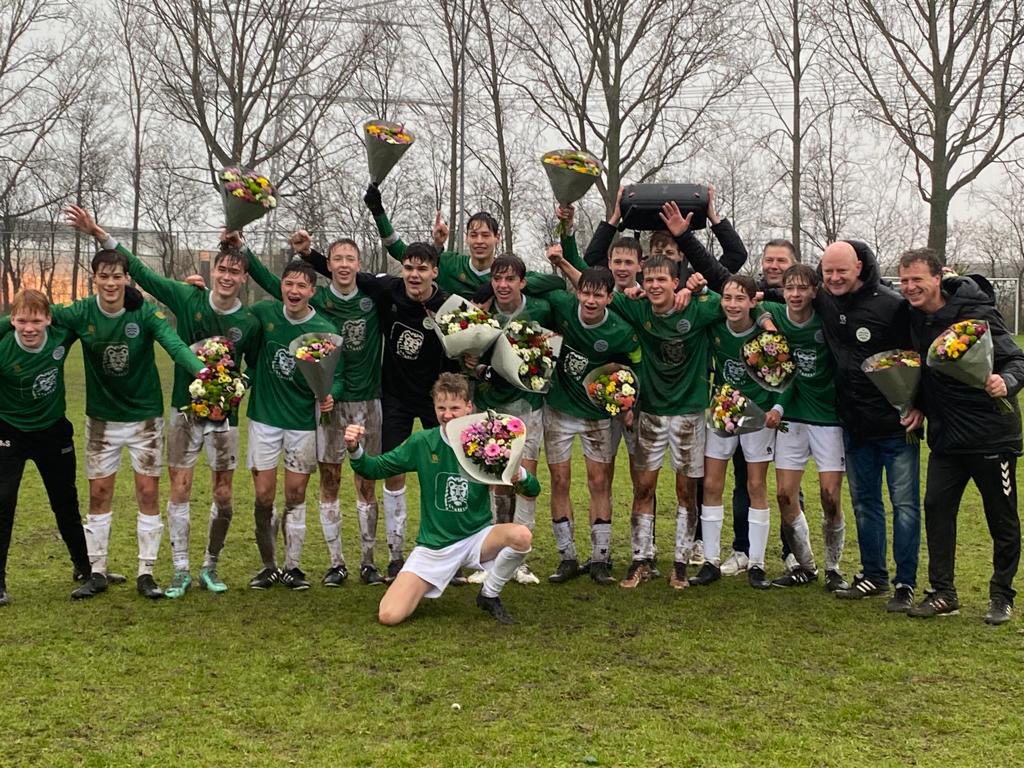 En ook de O17-2 wordt kampioen in de hoofdklasse in een kraker tegen Verburch! Proficiat!