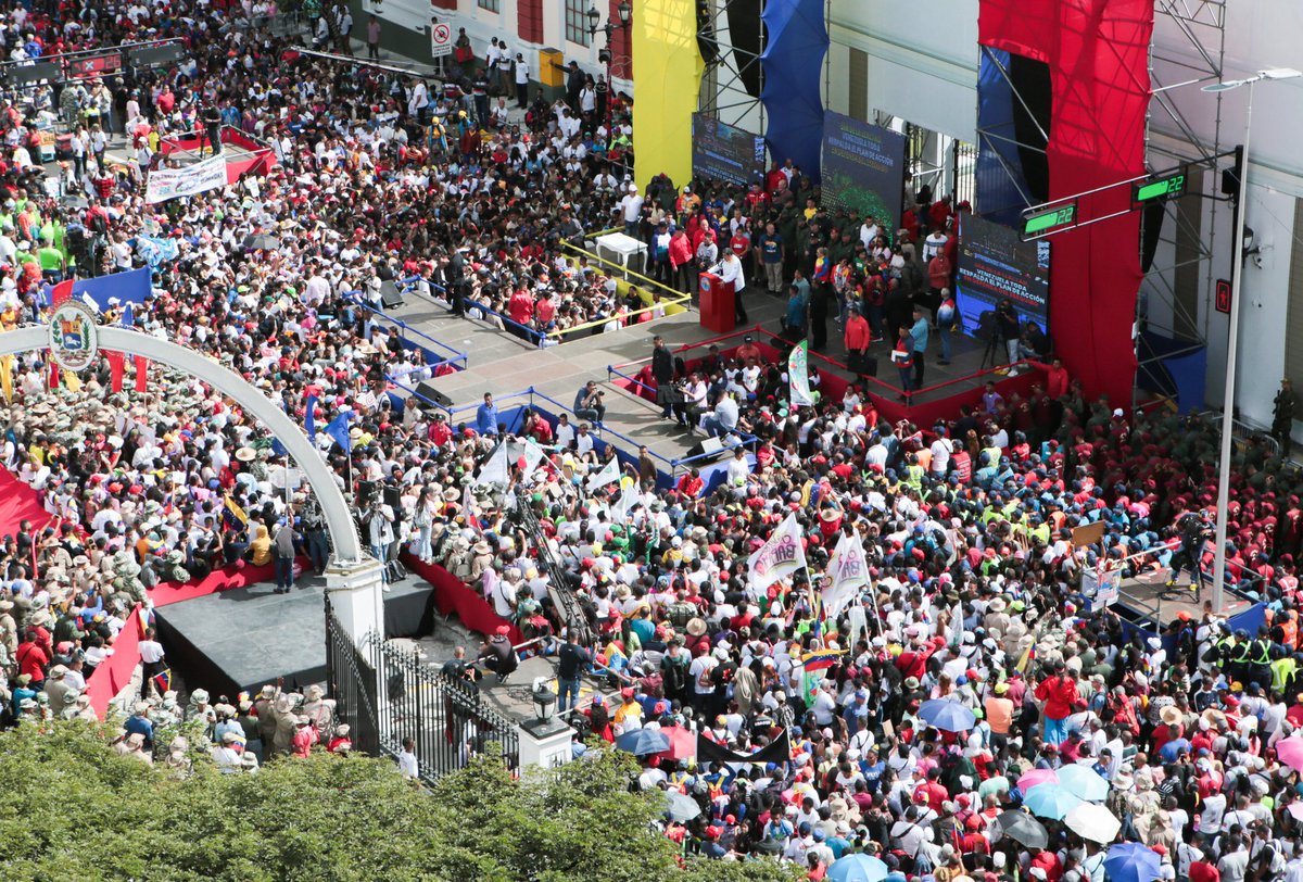 Hemos optado por el diálogo directo con Guyana, pero sus autoridades patearon el Acuerdo de Ginebra y empezaron a repartir nuestro mar, amenazando con poner una base militar del Comando Sur de EE. UU. ¡Ajá! No contaban con nuestra astucia, el Pueblo salió en defensa de la Guayana