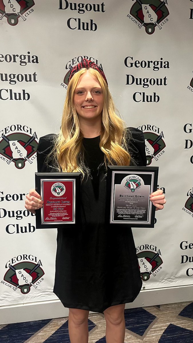 @gadcsoftball GHSA AAA Player of the Year and Coach of the Year goes to @Softball_Hebron ! Thank you @gwendolynehill for representing us this morning at the banquet as I’m currently on a ✈️ headed to ATL from a wonderful time at the @NFCAorg convention! So proud of our program!