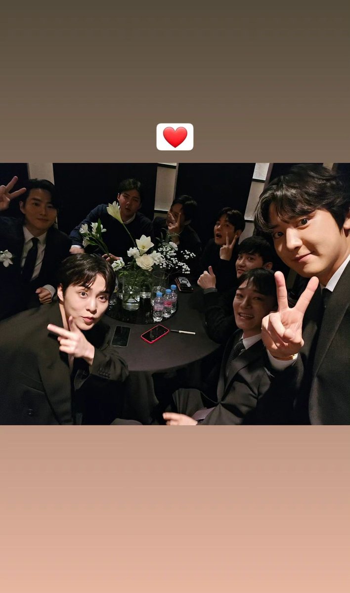 OshEXOFans's tweet photo. [INSTAGRAM]{091223}

Actualización en las historias del instagram oficial de #CHANYEOL con #SEHUN y los integrantes de #EXO 

" 💌 "

Cr. @ real_pcy
Compartido por SEHUN 세훈 EXO FANS
HunDae 🌸 

#세훈 #EXO #엑소 @weareoneEXO https://t.co/qjRJzpRbB7