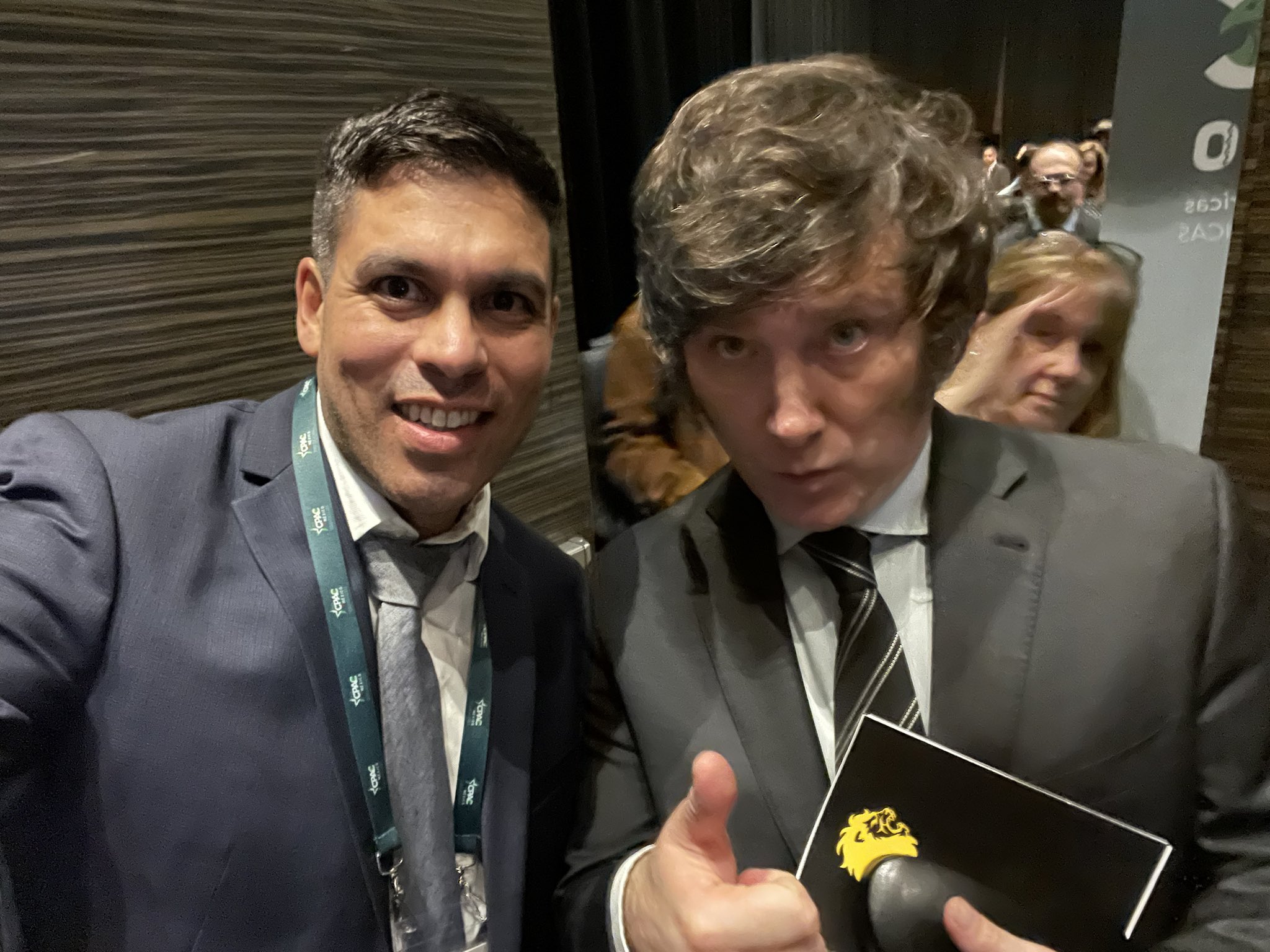 Pablo Munoz Iturrieta على X: "Mañana @JMilei asume como presidente de la Argentina 🇦🇷. Coincidimos en dos conferencias durante el 2022, cuando nadie se imaginaba que sería Presidente, pero donde curiosamente @jeancarlopmag