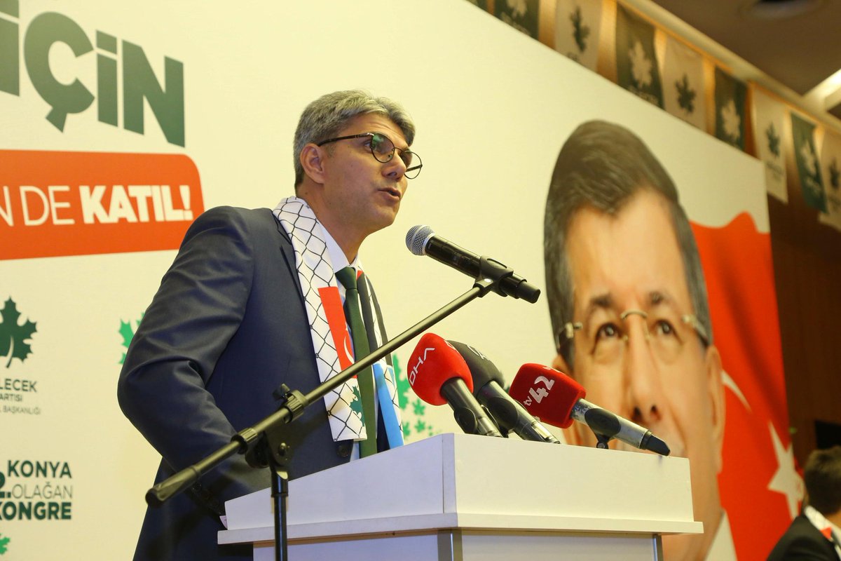 ahmetarslan42's tweet photo. Milli ve yerli olmak, güçlü ekonomiden geçer.

Eğer ekonominiz güçlü değilse, paranız pul olmuşsa ve 3 kuruş için kapı kapı dolaşır hale gelmişseniz 12 Adalar bizimdir den, 12 adalara yedi gün vizesiz seyahate memnuniyet bildirecek duruma gelirsiniz.

Eğer ekonominiz güçlü değilse,
Filistin için göstermelik miting düzenlemekten, İsrail"e gemi gemi  gıda ve ihtiyaç maddeleri satmaktan başka bir şey yapamazsınız.

Eğer ekonominiz güçlü değilse, içerde hamaset üretip vatandaşın milli ve manevi duygularına oynarken dışarıda el pençe divan durursunuz. 

Eğer ekonominiz güçlü değilse, parayı aldığınız yerden emirde alırsınız.
