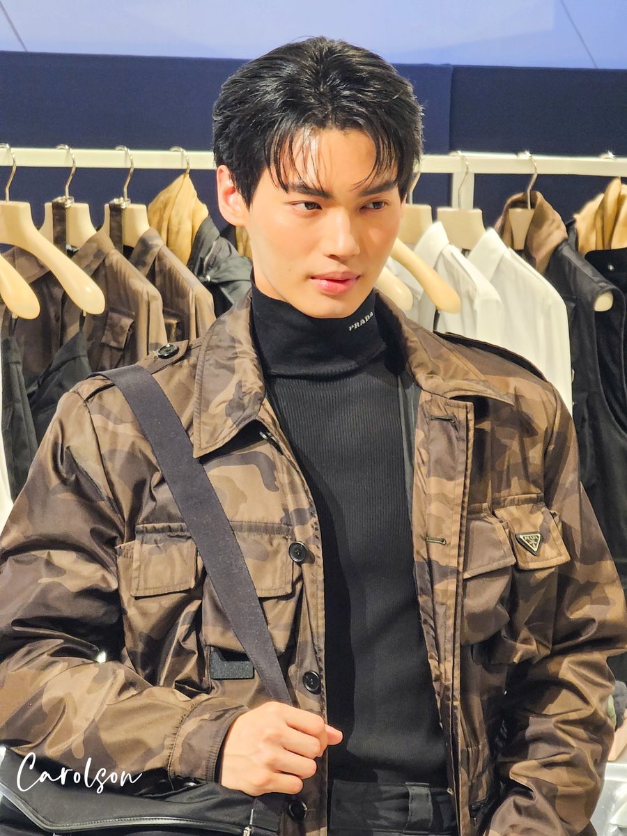Carolson96's tweet photo. ❤️‍🔥

PradaReporter X Win
#MagnumPhotosxWIN
#PradaxWin #PradaReporter
@winmetawin #winmetawin https://t.co/l2L72Ydr6g