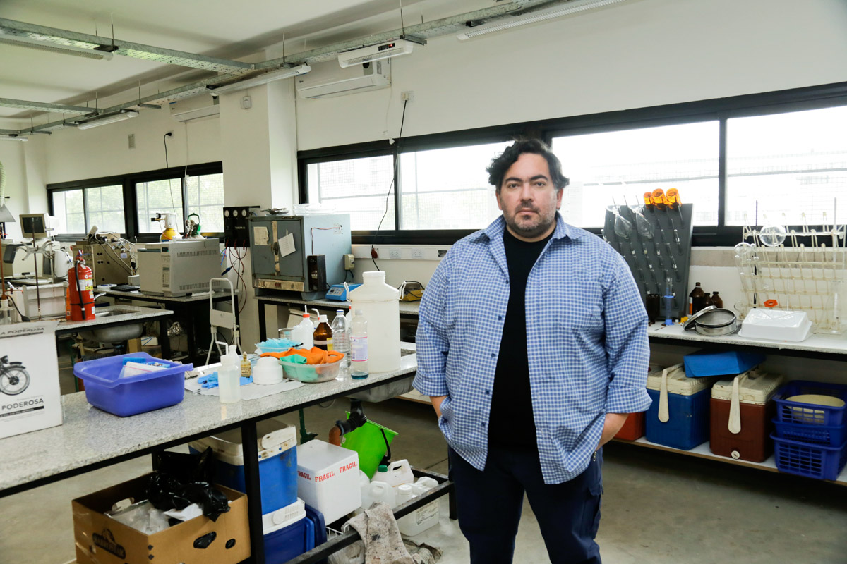 Muy triste e impactante la muerte del investigador de Conicet Damián Marino <a href="/DaminMarino1/">Damián Marino</a>. Doctor en Ciencias Exactas, era referente de los trabajos sobre toxicidad de los "agroquímicos", en la idea de una ciencia para los pueblos.
Se lo recordará como ejemplo de Ciencia Digna 🙏