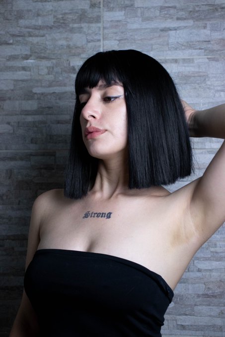 &iquest;Les gusta el fetiche de axila? En mi only quedar&oacute;n casi empates los que no quer&iacute;an y los que s&iacute; https://t