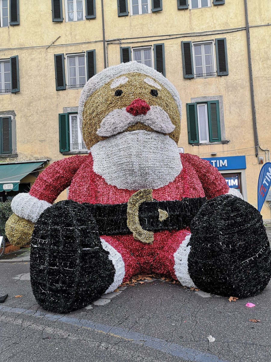 #BellaToscana 🌻

Aspettando il #Natale2023
a 
#Lucca

My 📷