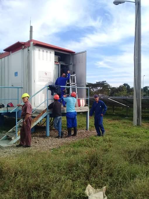 La UEB de Matanzas  y Sancti Spíritus, junto a directivos de la Dirección Nacional de Fuentes Renovables de Energía están apoyando en el diagnóstico de la operación de los parques solares en la provincia de Cienfuegos
#MatancerosEnVictoria
#ElectricosPorCuba
@EmpresaMatanzas