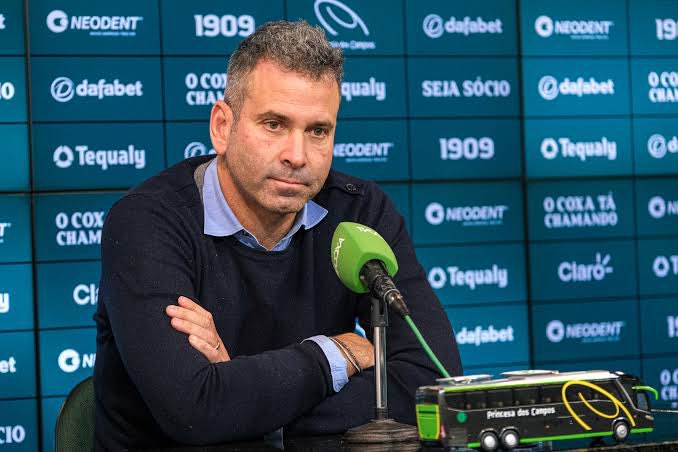MeuCoritibaTT's tweet photo. Após a reunião do Conselho da SAF do Coritiba, o Head Artur Moraes foi desligado do clube. https://t.co/U2eGBwJ2Sn