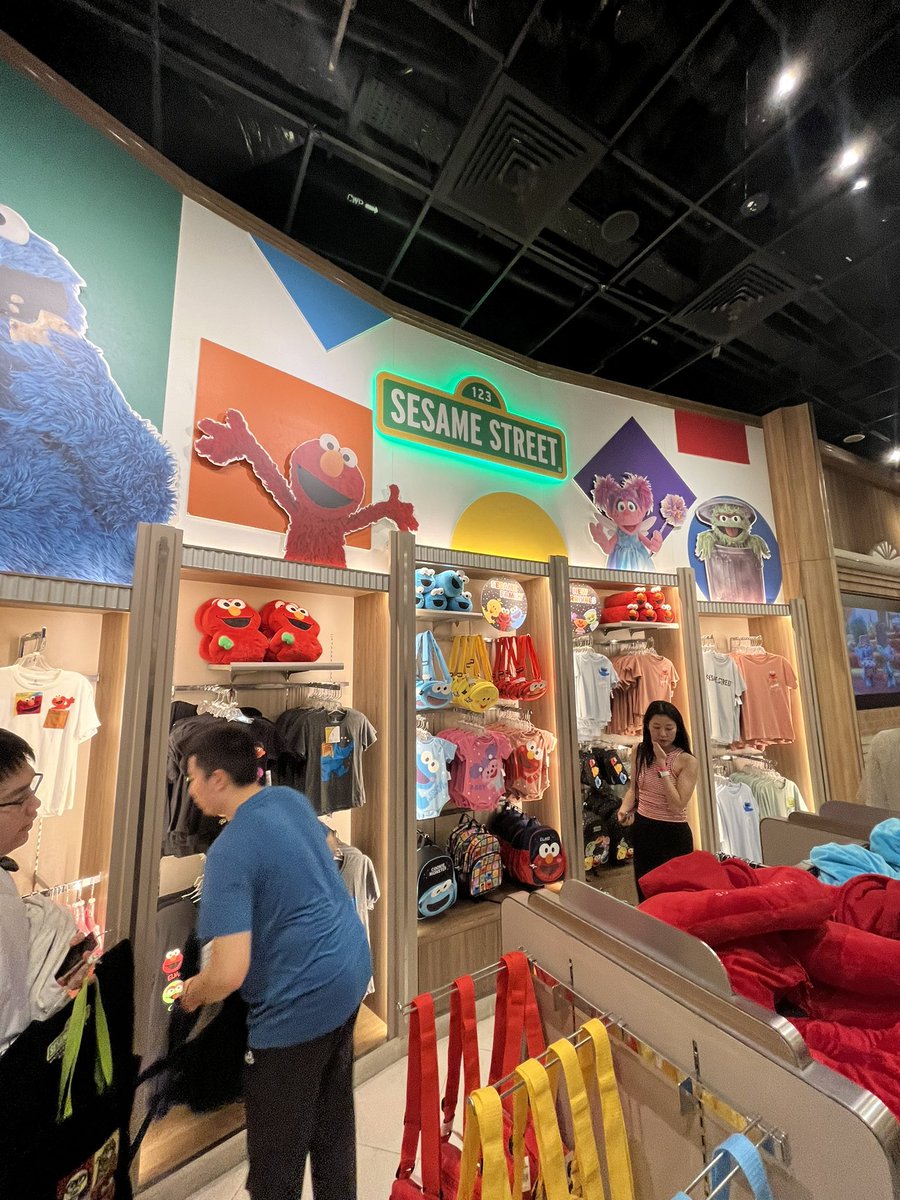 jeffrey_ch0's tweet image. Only Bert is sold out 😂
#EMNLP2023 #bert #UniversalStudios #Singapore