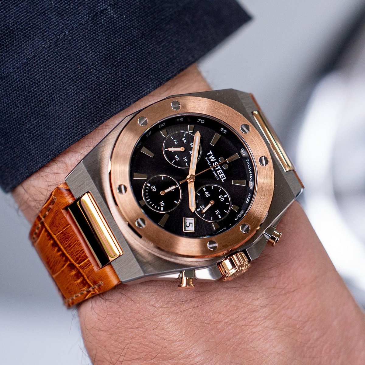 twsteel's tweet photo. Bringing the π₯! Forget slim, minimalistic, middle of the road watches...it's time to break free and express yourself with this high - quality CE4087. Thank us later...
#twsteel #ceotech #bold #maximisetime #watchoftheday https://t.co/u0eamOzOxc