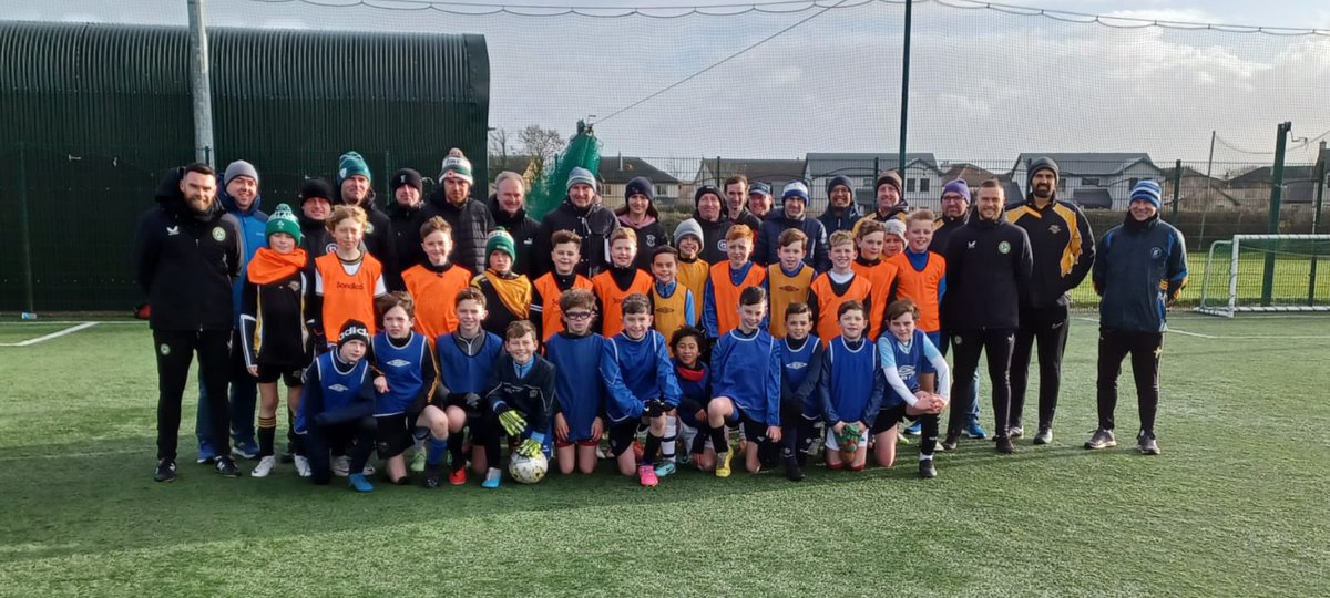 Great morning spent with players &amp; coaches from <a href="/RDYSLge/">Roscommon District</a> alongside <a href="/AdrianCarberry/">adrian.carberry</a> &amp; <a href="/KyleMcNabola/">Kyle McNabola</a> delivering a workshop on developing players ‘Passing &amp; Combination Play’ #Collaboration 🤓⚽️