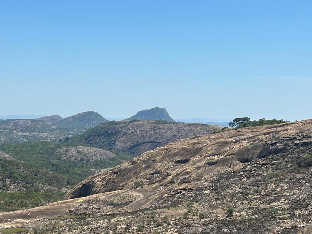 Rwendo rwangu kwaMurehwa nhasi: Pandasvika, ndakumbira mvumo nevanhu   munharaunda kukwira gomo (ranozi Dengeni Mountain). Kunyange hazvo kwapisa chaizvo ndakafarira zvikuru kuikwira. Ndaigara kwaMurehwa centre muna 1997 uye ndafara zvikuru nekudzoka ikoko mangwanai ano!