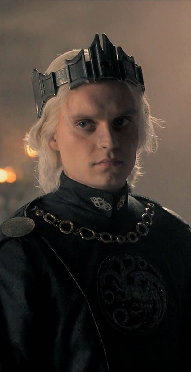 Chiarart13's tweet photo. Aegon the Loser,  portrait's inspiration
#referece #inspiration #art #AegoniiTargaryen #portait #1500s #fashion #thedoominourbloodcomesback #fic #asoiaf #au #fanfiction #housetsrgaryen #RENAISSANCE #TomGlynnCarney #TeamBlack https://t.co/8CM6jXu7we