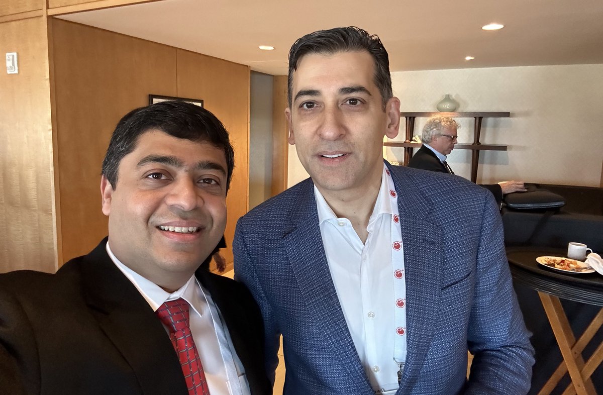 ⭐️My #ASH23 @ASH_hematology starts with a 💥breakfast with one & only @chadinabhan 
Exhilarating discussions & a great start to the day with the amazing 
#HealthcareUnfiltered podcast host & famous book author of TOXIC EXPOSURE @OncoAlert