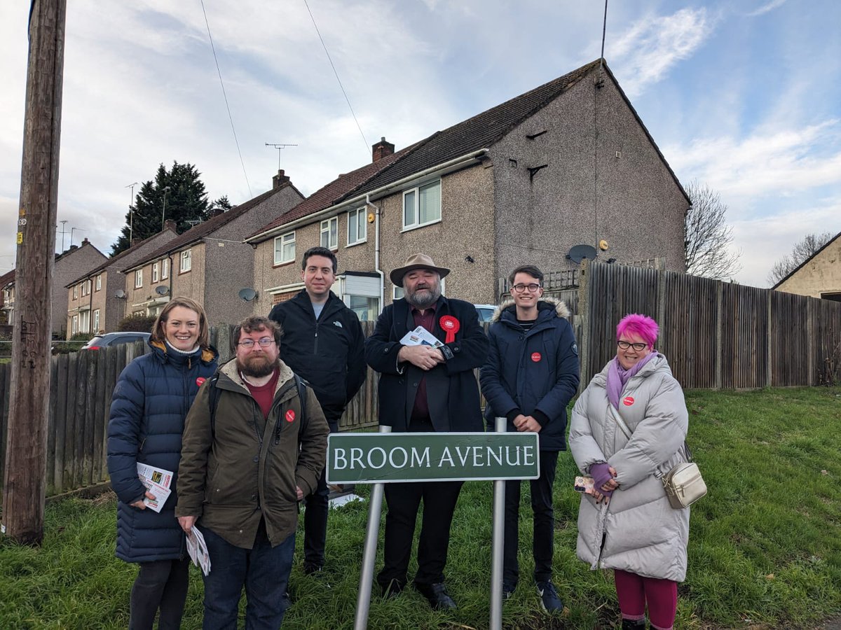 Absolutely fabulous day on the #LabourDoorstep in #StPaulsCray this afternoon! Lots of strong Labour support here thanks to the work of our wonderful Councillors @RLWiffen and @Chrisprice111 A few people even thinking about joining us!