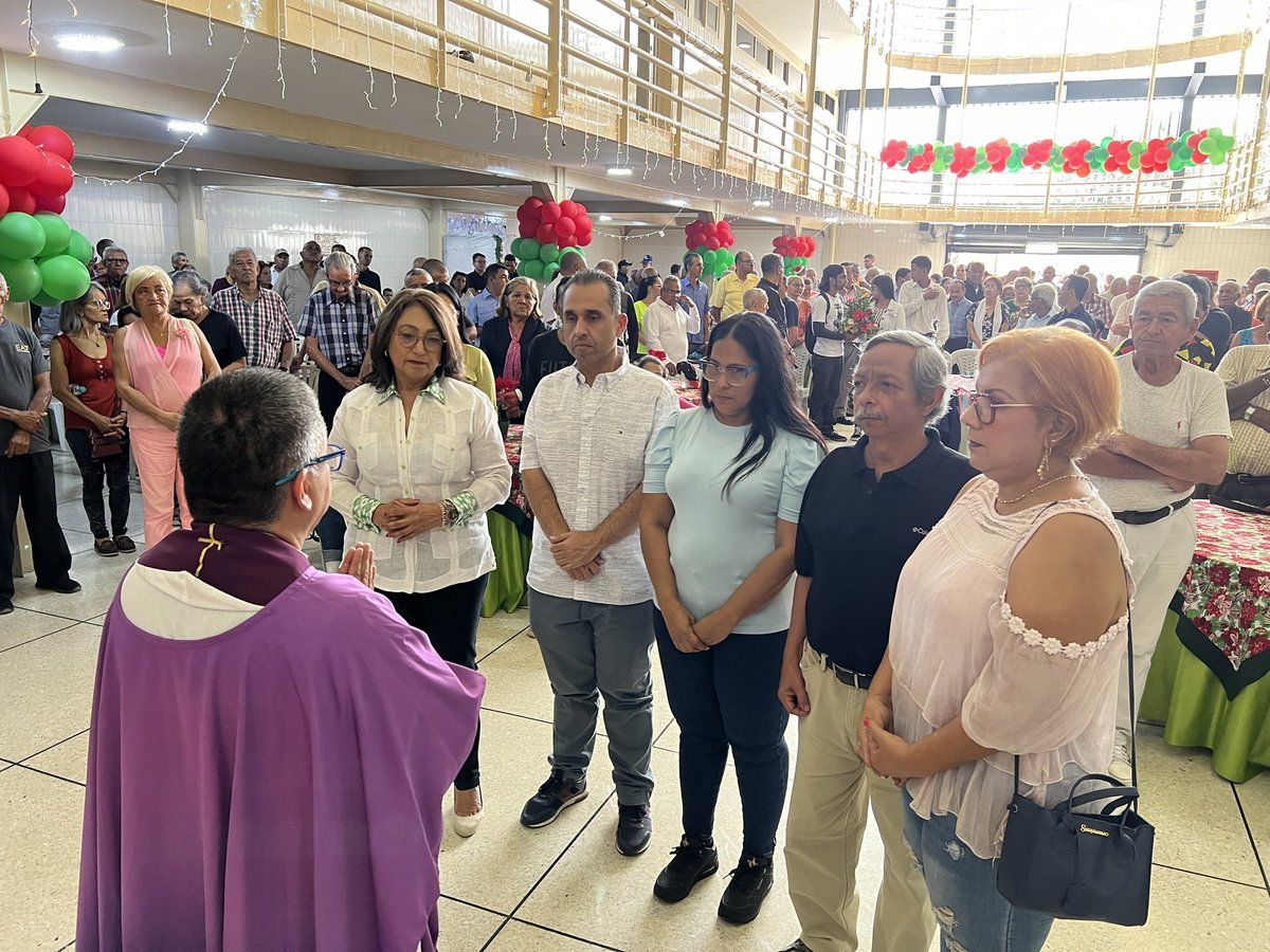 ADOrg_Laraof's tweet photo. #9Dic | Misa de Acción de Gracias por la Navidad y nuestro Gran Hallacazo Blanco en @ADemocratica en resistencia seccional Lara. Partido de Rómulo Betancourt, Somos Pasado, Presente y Futuro. https://t.co/a2jO62XqD2