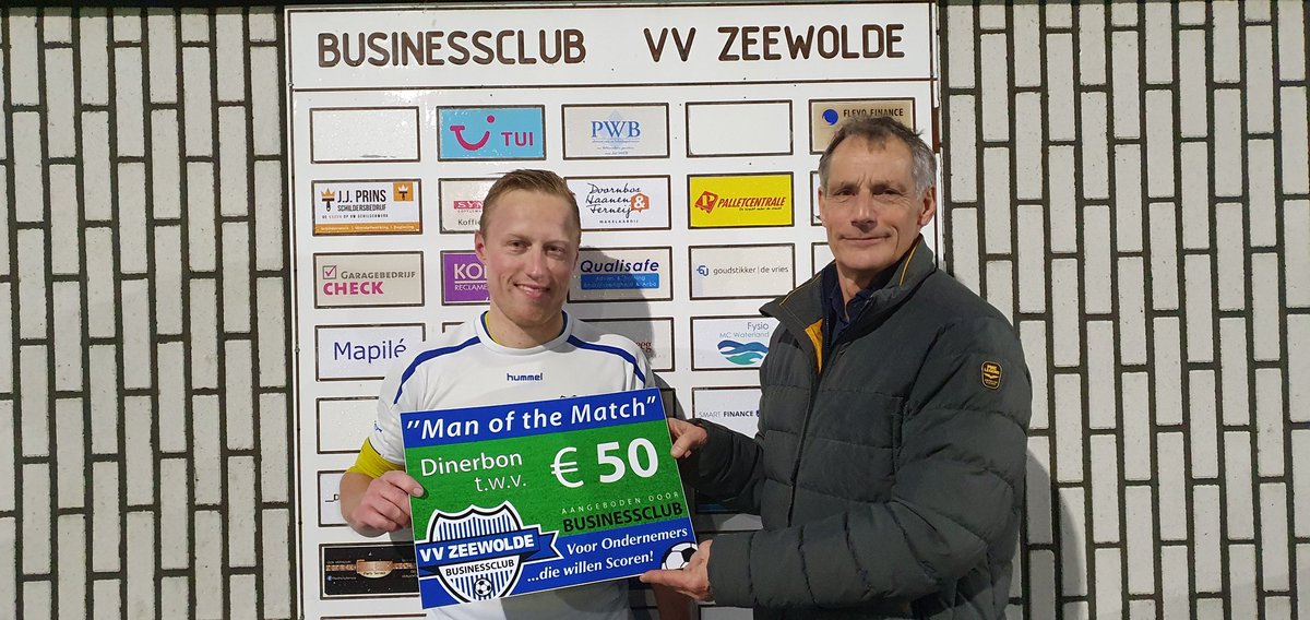 Man of the Match <a href="/vvZeewolde/">vvZeewolde</a> - <a href="/diezewest/">diezewest</a> (2-2): <a href="/PepijnPelgrum/">Pepijn</a> .
Peter rekt namens wedstrijdsponsor <a href="/Palletcentrale_/">Palletcentrale</a> de dinerbon uit die te verzilveren is bij The Lux Zeewolde.