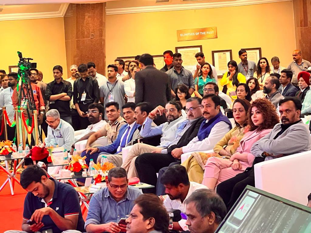 sutraacreations's tweet photo. The CSR Journal Awards 2023 at Bombay Stock Exchange, Mumbai! Chief Guest,Shri. Rajnath Singh,Defence Minister of India,Guest of Honor, Shri. Eknath Shinde, Chief Minister of Maharashtra. #Sutraa being the event partner is prestigious moment for us. https://t.co/juX9He9JsZ