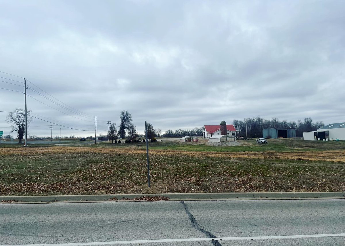 More progress for @UCentralMO and the farms. Added some more rowcrop acres for 2024 and cleared brush to make space for apiary expansion and greenhouse construction 🤘