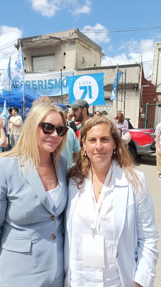 impulsociudad_'s tweet photo. Gran concurrencia de compañeros en la Convención del Partido Nacional.
Junto a militantes de la Lista 7️⃣1️⃣ apoyando la candidatura de Laura Raffo junto a su equipo 
@sumar_uy 
@herrerismo @vale__arlegui @lista71 @lauraraffo 
@partidonacionaluy https://t.co/muIrjL7jK5